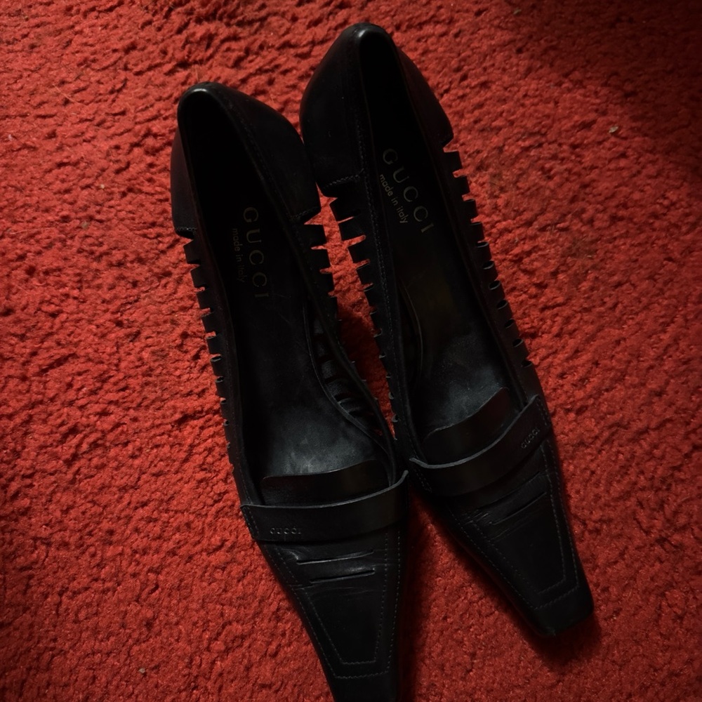 Split cut leather Gucci pumps